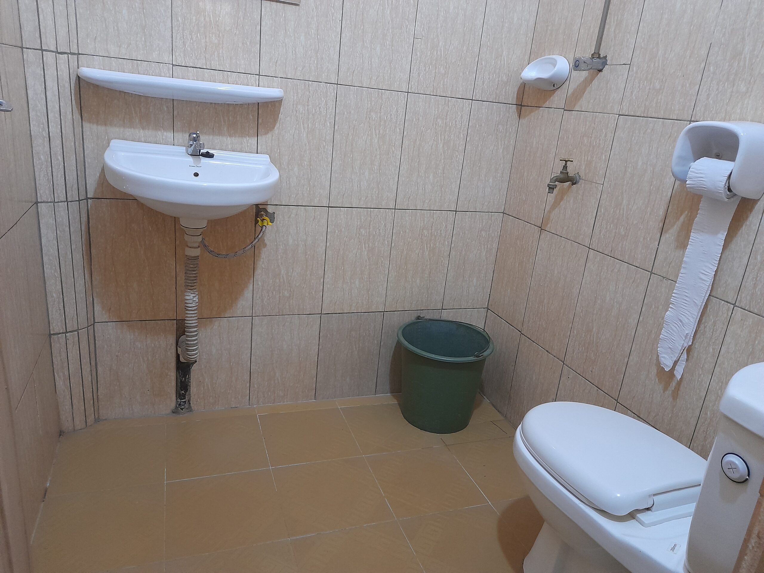 studio-entree-couche-climatisee-porto-novo-appartement-guesthouse (4)