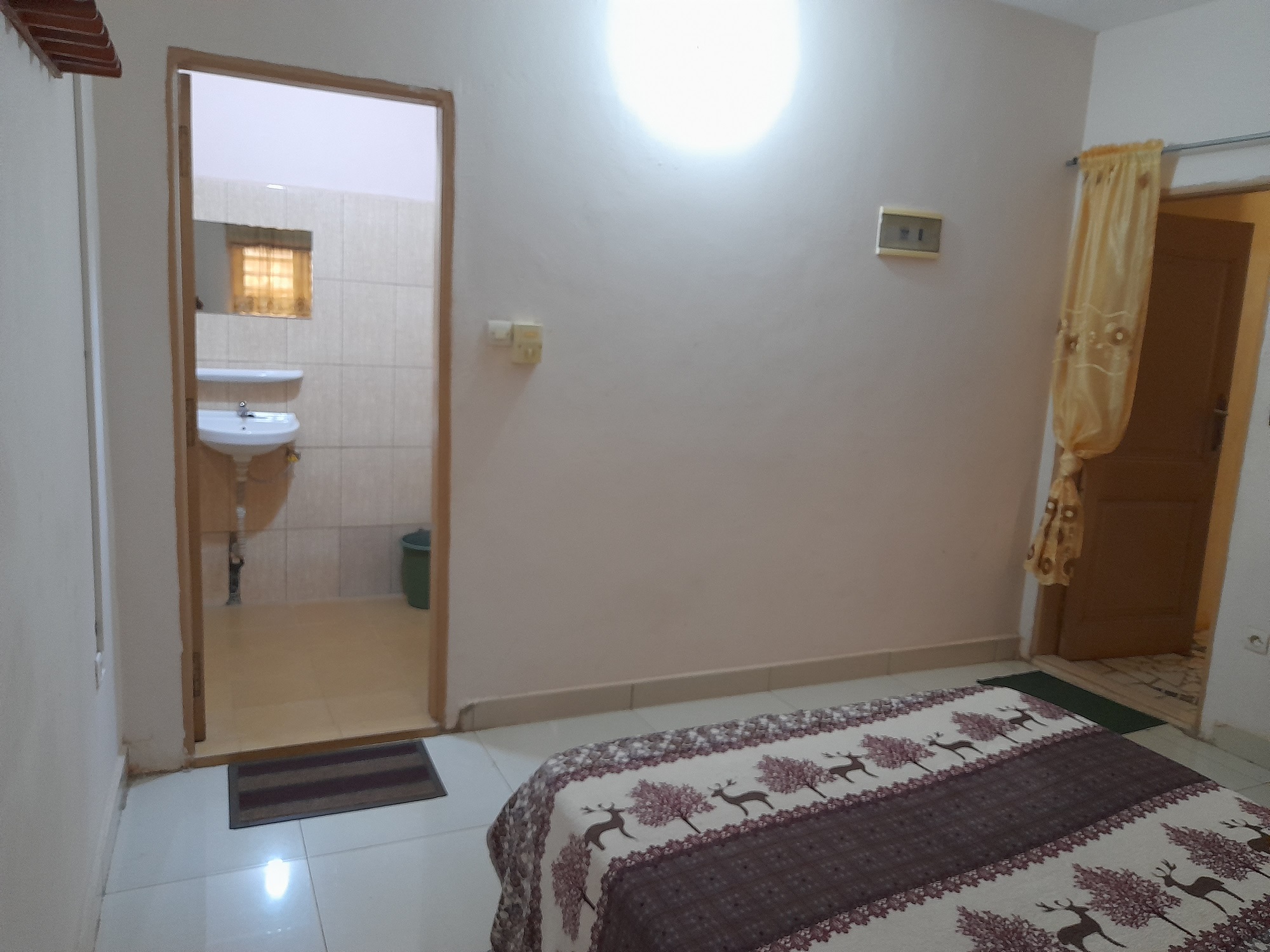 studio-entree-couche-climatisee-porto-novo-appartement-guesthouse (6)